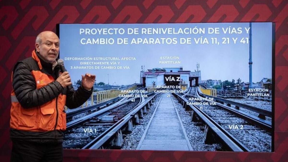 Guillermo Calderón, director del Metro, en el anuncio del cierre de Pantitlán a Ciudad Deportiva por obras en la Línea 9