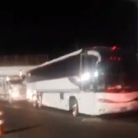 Elementos de la Guardia Nacional disparan a autobús que huye de retén (Video)