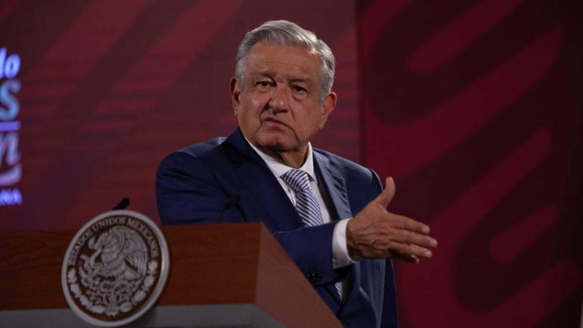 López Obrador y su "pequeña escuela"