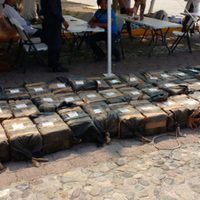 Detienen en Oaxaca a ocho personas que transportaban cocaína en una lancha
