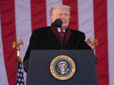 Trump acusa a demócratas de "desviar la atención" con el caso Epstein
