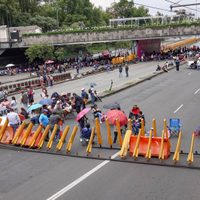 CNTE bloquea Circuito Interior en ambos sentidos