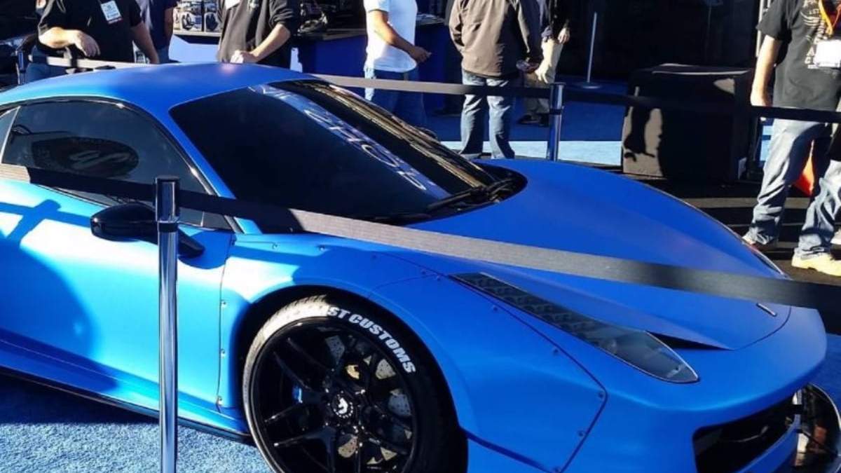 El Ferrari azul de Justin Bieber