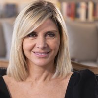 Las plantas con hojas XL y fáciles de cuidar que Débora Plager eligió para su casa