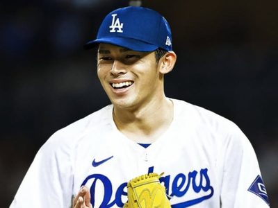 Dodgers de Los Ángeles fichan a la estrella japonesa Roki Sasaki