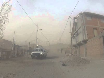Zapala castigada por fuertes ráfagas de viento que superan los 120 km/hora