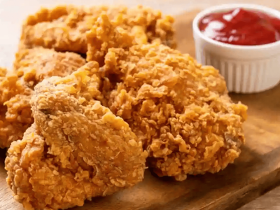 Pollo crispy con fideos al pesto: una combinación deliciosa en una receta para quedar como un verdadero chef