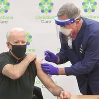 Suministran a Biden segunda dosis de vacuna contra covid-19