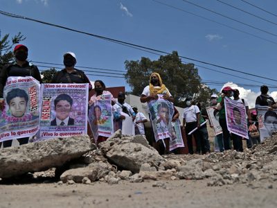 Centro Prodh considera riesgoso difundir documentos de Sedena sobre caso Ayotzinapa