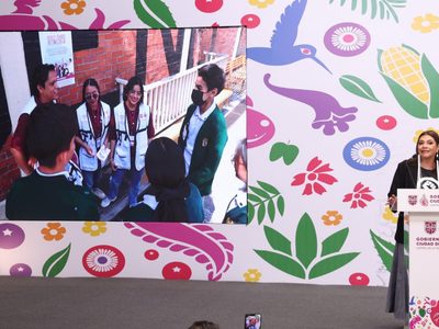 Gobierno de CDMX anuncia línea telefónica de atención emocional y prevención del suicidio