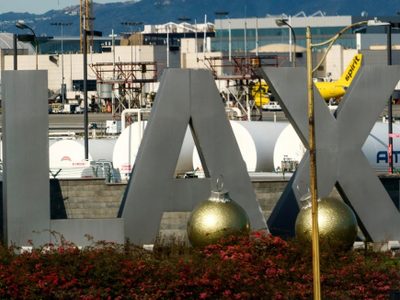 Arrestan a mujer en Los Ángeles por cargos de tráfico de armas iraníes