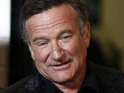 La hija de Robin Williams suplicó que le dejen de mandar videos de su padre