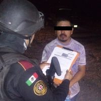 Aseguran en NL 500 litros de huachicol; hay una pareja detenida