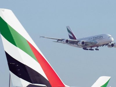 Aerolínea Emirates reporta ganancia récord de 4 mil 700 millones en 2023