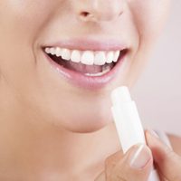 Si tenés un labial a punto de acabarse, no lo tires: así lo podés convertir en un bálsamo hidratante