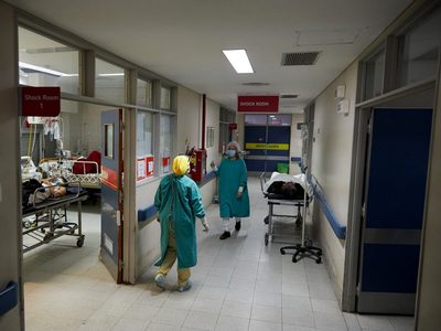 Coronavirus: descendieron los fallecimientos y los casos diarios en relación al martes