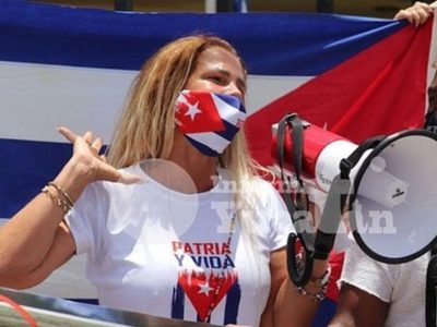 La cubana Niurka se suma a protestas y arremete contra Miguel Díaz-Canel