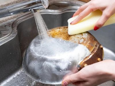 No comprés una nueva: el súper tip para dejar las ollas como si recién las estrenaras