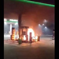 La violencia ahora alcanza a Michoacán: comando incendia gasolinería en Zitácuaro (Videos)