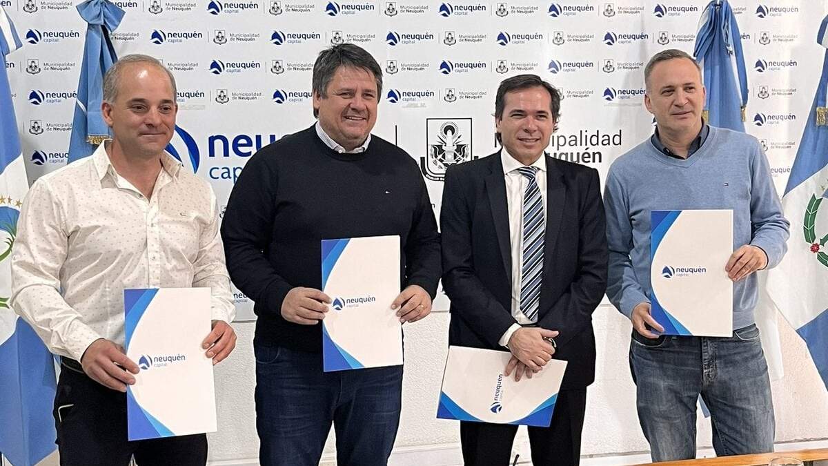 Firma del convenio en la Municipalidad de Neuquén. Fuente: (X).