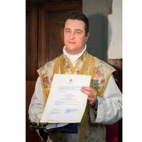 Acusan a sacerdote de gastar dinero de la Iglesia en drogas y fiestas sexuales