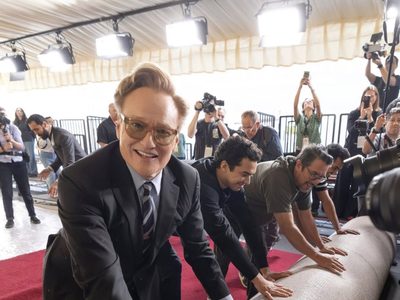 Conan O'Brien lanza dardo a Trump y Putin con un chiste sobre Anora en los Oscar 2025
