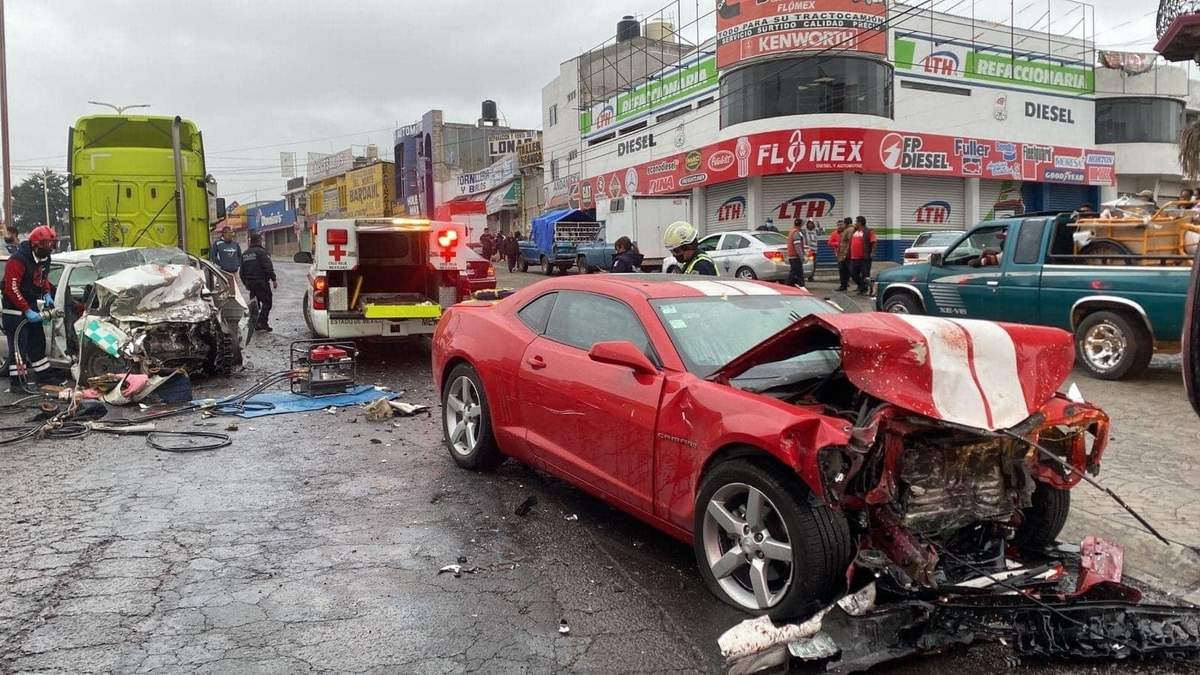 El Camaro que habría causado el accidente en Atlacomulco
