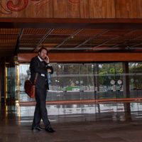 Cabildero en contra de la reforma eléctrica es captado en el pleno de San Lázaro