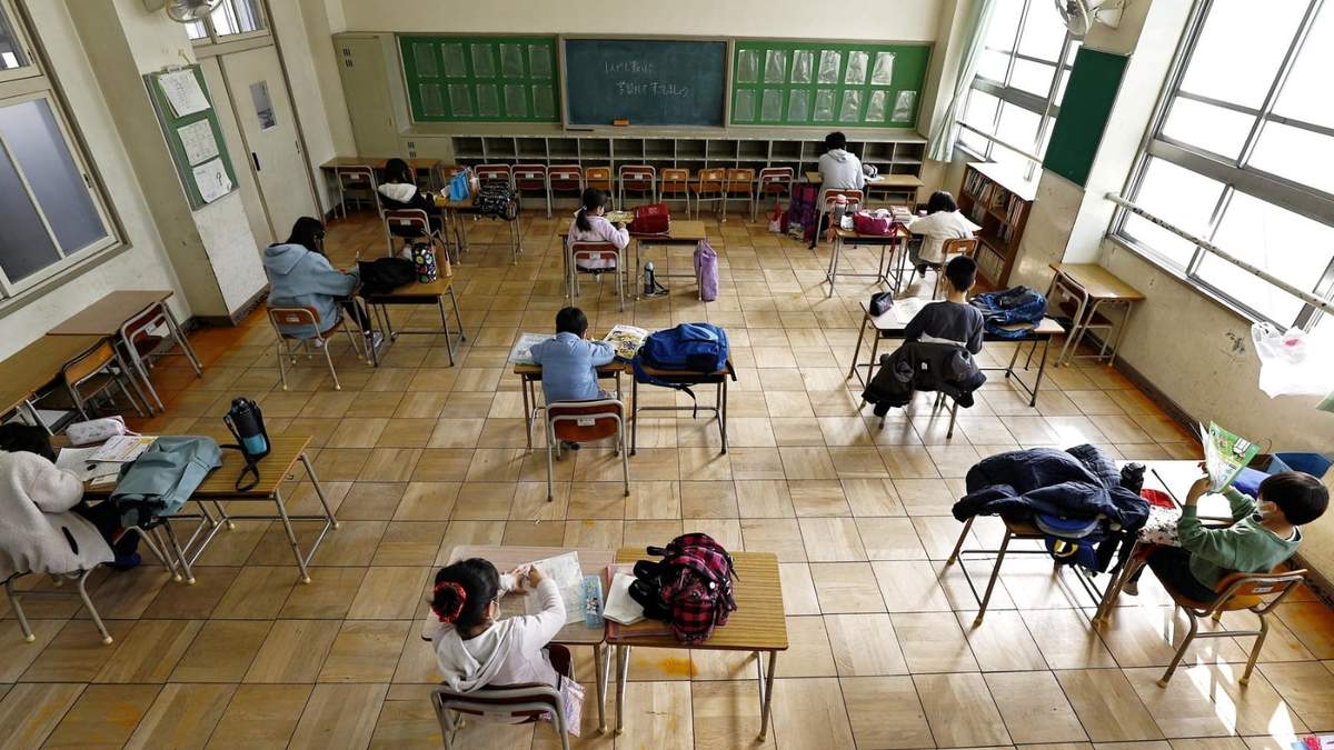 La distancia será primordial para el regreso a clases. Fuente: (Twitter)