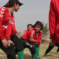 Mujeres que jugaban futbol en Afganistán temen por sus vidas