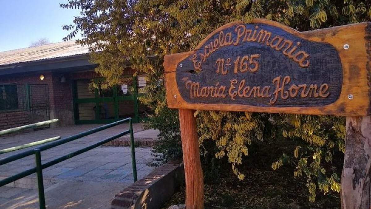 La Escuela 165 volvió a suspender las clases por pérdidas de gas. Fuente: Facebook.