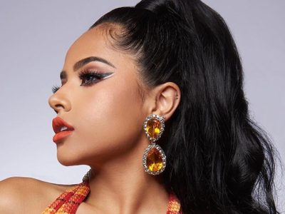¡Hace pensar en otra cosa! Becky G y los cueros negros que no alcanzan