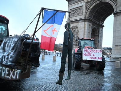 Tractores irrumpen en París en protestas agrarias contra el acuerdo con Mercosur
