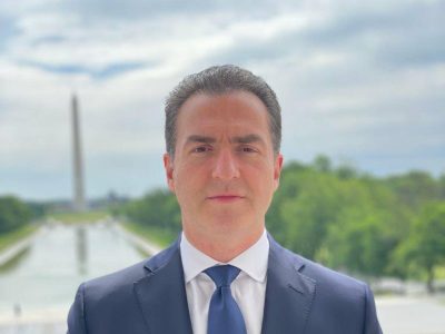 Ahora colaborador de Clara Luz Flores denuncia a Adrián de la Garza ante la OEA