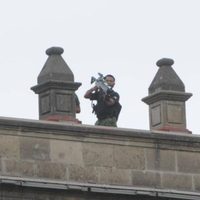 Con drones podían tirar una bomba, por eso se usó inhibidor desde la azotea de Palacio: AMLO