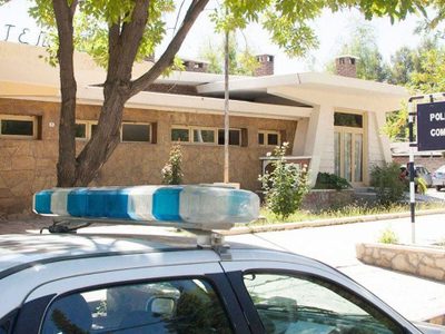 Vecinos de Centenario denuncian apedreadas en autos y viviendas