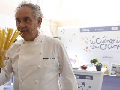 El chef Ferran Adriá aconseja innovación a los cocineros para la pospandemia