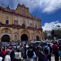 Miles participan en peregrinación para exigir justicia por el asesinato del padre Marcelo