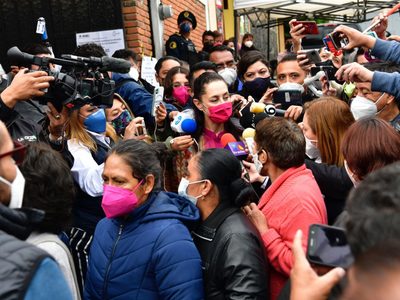 Tras emitir su voto, en medio de un tumulto, Sheinbaum exhorta a los ciudadanos a salir a votar