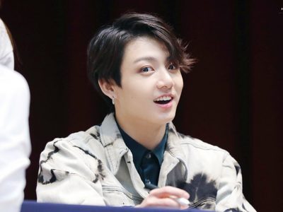 Euforia por Jungkook: las selfies del integrante de BTS que hicieron colapsar un sitio de ropa