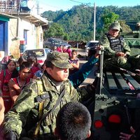 Autoridades triquis retienen convoy militar; denuncian hostigamiento