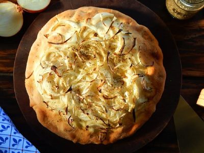 Tarta fugazzeta de jamón y queso: la receta más fácil e irrestistible para salvar tus comidas