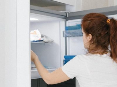 El mejor truco de limpieza para dejar el freezer como nuevo en un abrir y cerrar de ojos