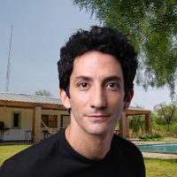Cálida, rústica y con mucha luz: Juan Minujín deslumbra con su majestuosa casa de campo