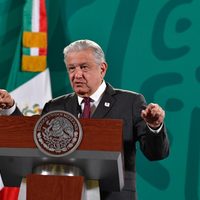 Acuerdo de senadores del PAN con Vox, un pacto "casi fascista": AMLO