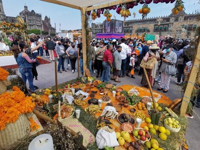 Con representación de pueblos originarios, la Gran Ofrenda del Día de Muertos en el Zócalo