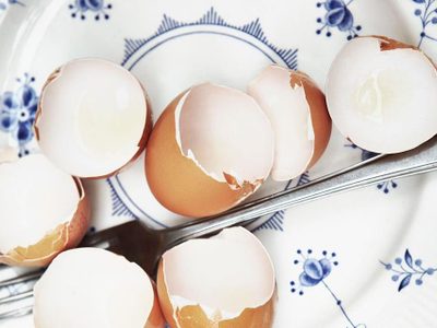 Conocé por qué no deberías tirar la cáscara de los huevos