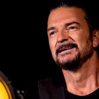 Ricardo Arjona no lo pudo evitar, se convirtió en barbero y no está nada mal. ¡Mirá las fotos!