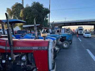 Continúa caos en Guanajuato por más de 30 horas de bloqueos de productores agrícolas