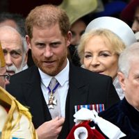Príncipe Harry no fue invitado al saludo desde el balcón del palacio tras coronación de Carlos III